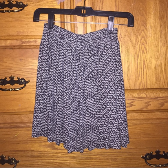 Brandy Melville Skirt - Picture 2 of 2